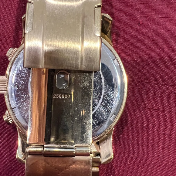 Michael Kors Gold Runway Watch - Picture 5 of 7